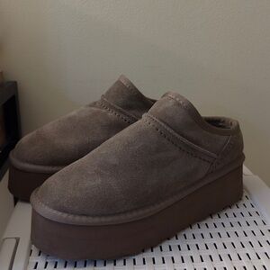 Women’s Suede Platform Slip-On Winter Boot - Taupe